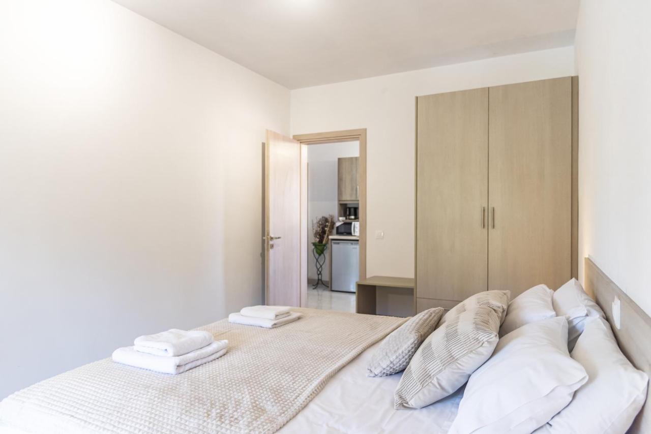 Olive Grove Aparthotel Kavos Bagian luar foto