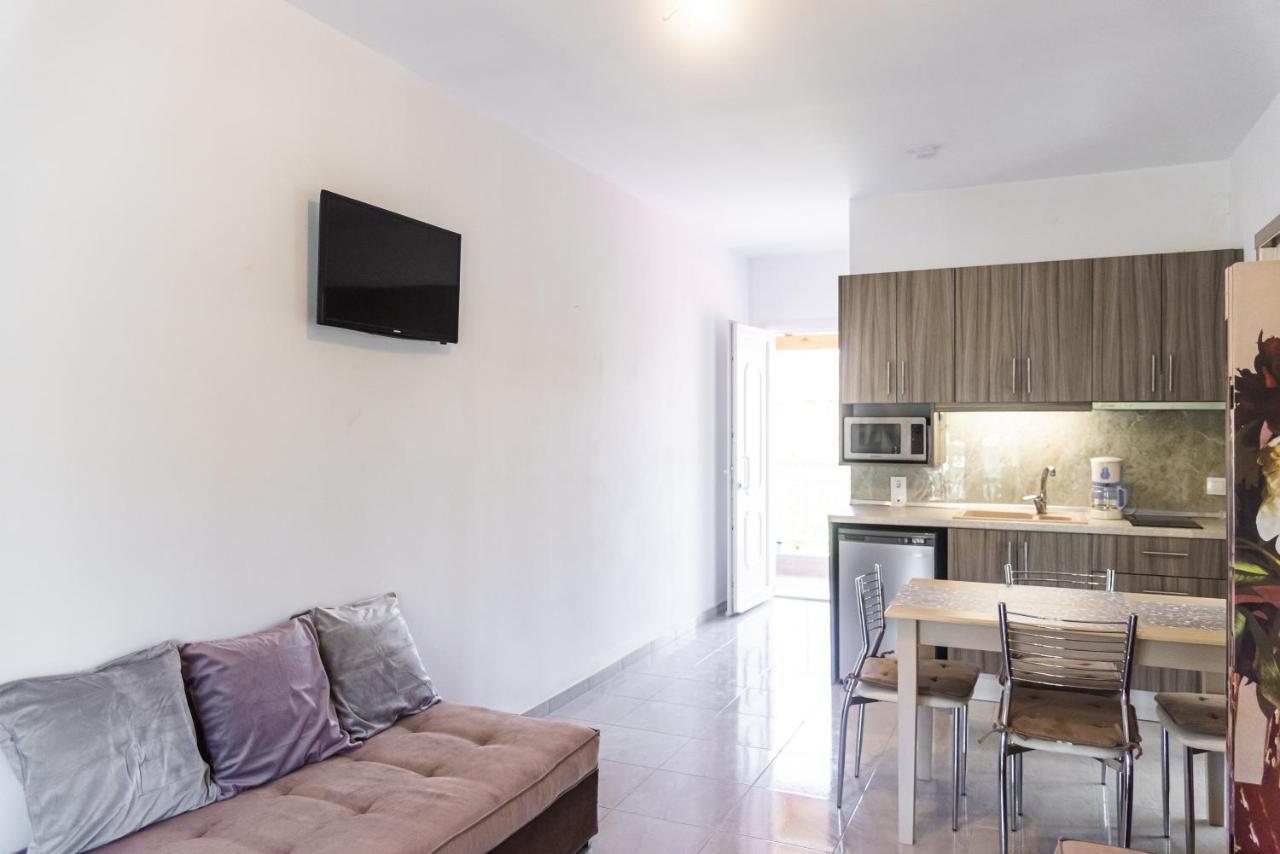 Olive Grove Aparthotel Kavos Bagian luar foto