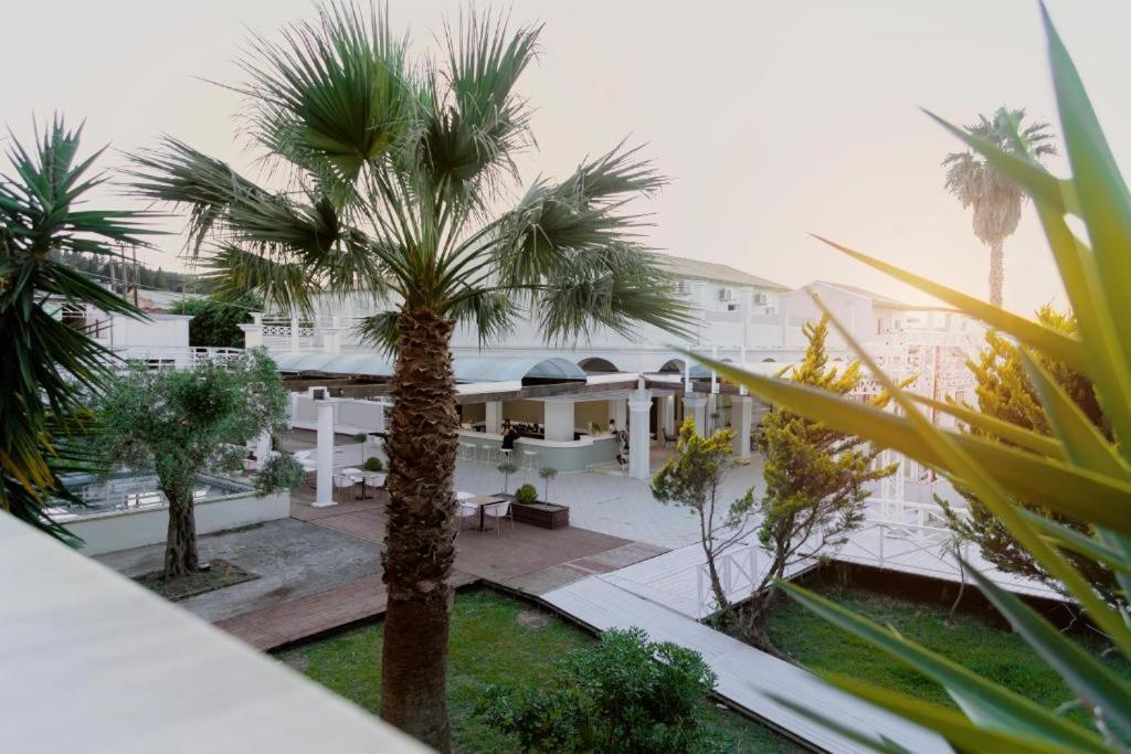 Olive Grove Aparthotel Kavos Bagian luar foto